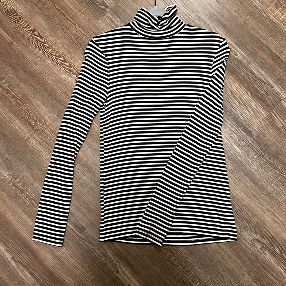 GAP lightweight turtleneck